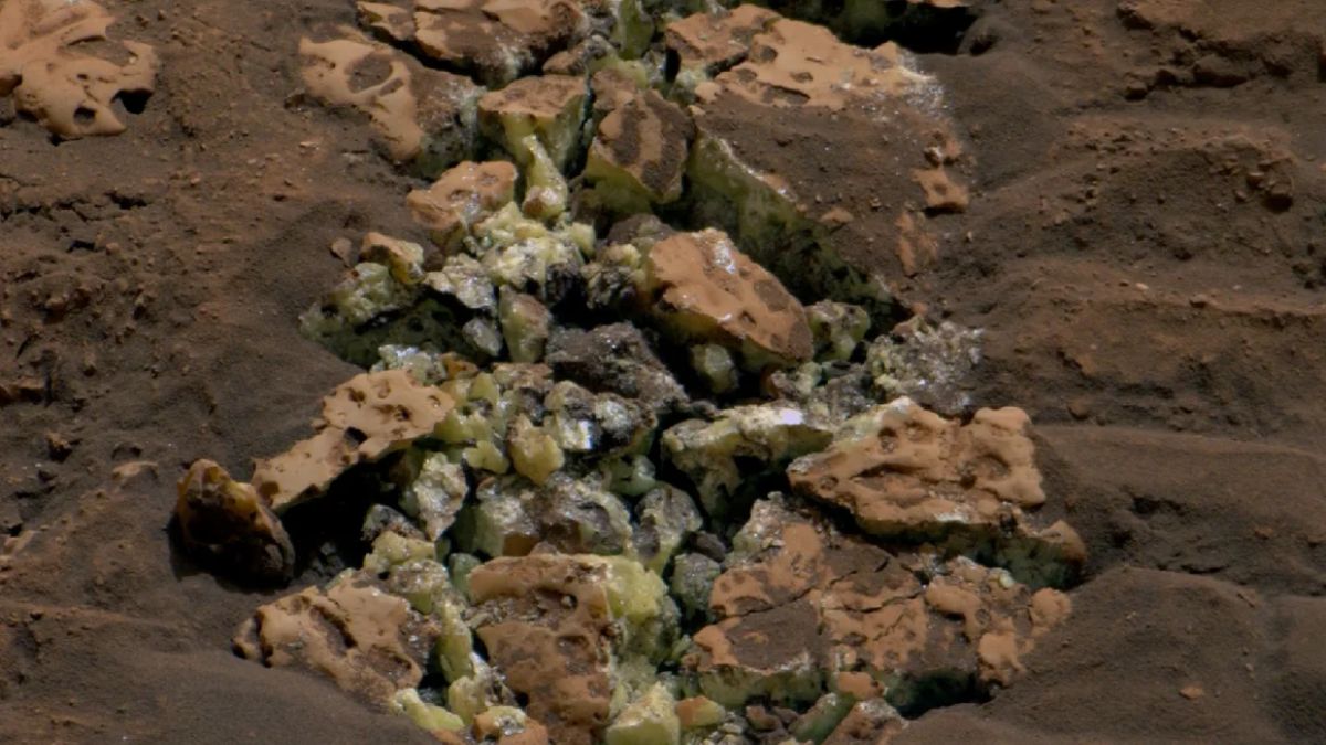 Curiosity Rover Uncovers Shocking Sulfur Surprise on Mars!