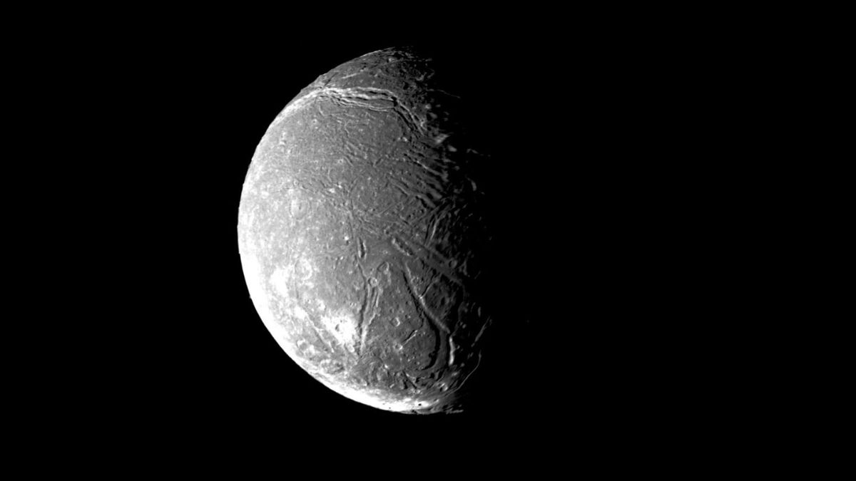 Hidden Ocean Discovered on Uranus’ Moon Ariel by James Webb Telescope!