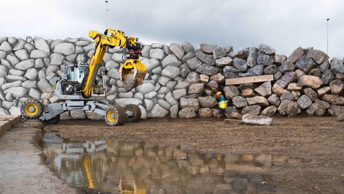 Moon Robots to Build Stone Walls: A New Shield for Lunar Bases!